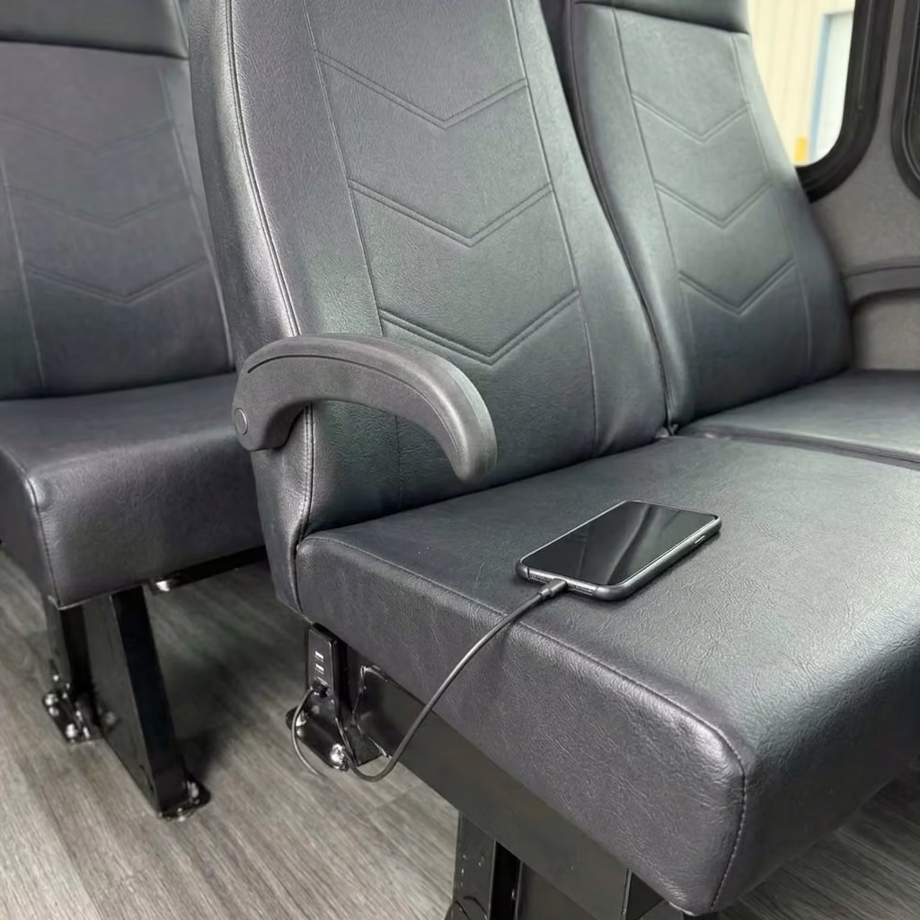 la porte 15 passenger minibus usb charging