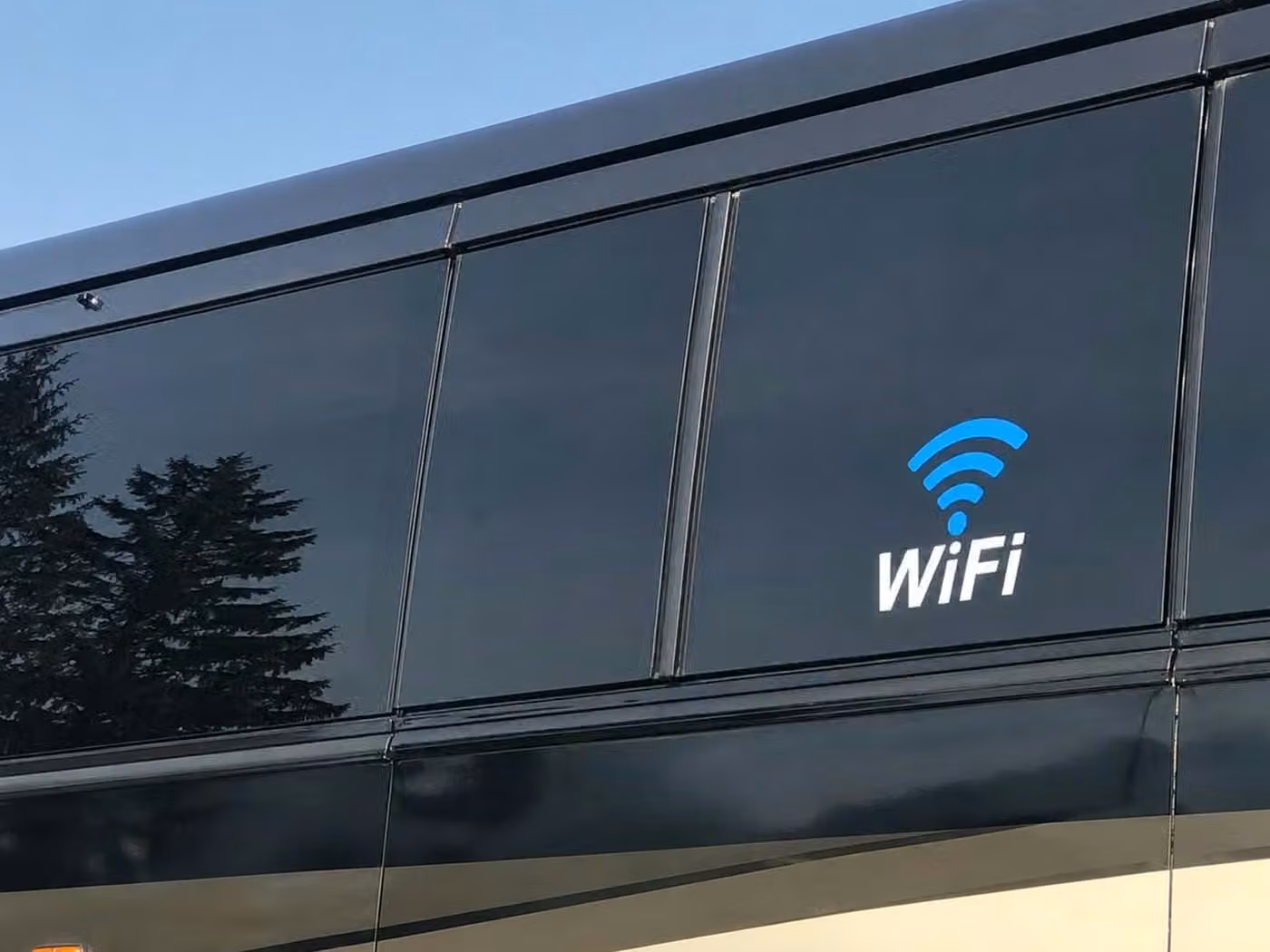 la porte 18 passenger minibus wifi