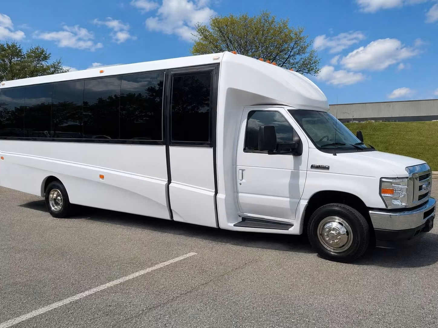 la porte 20 passenger minibus rental