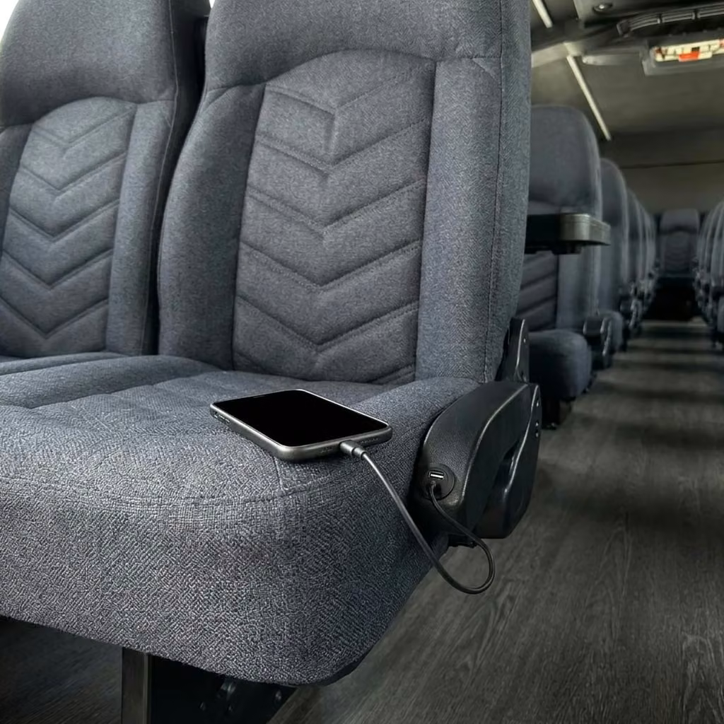 la porte 25 passenger minibus usb charging