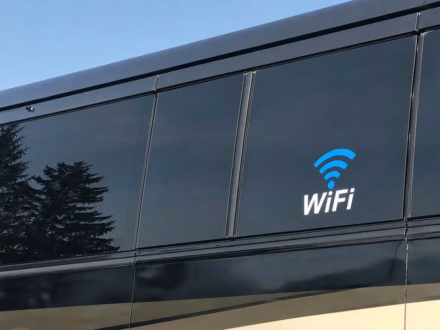 la porte 25 passenger minibus wifi