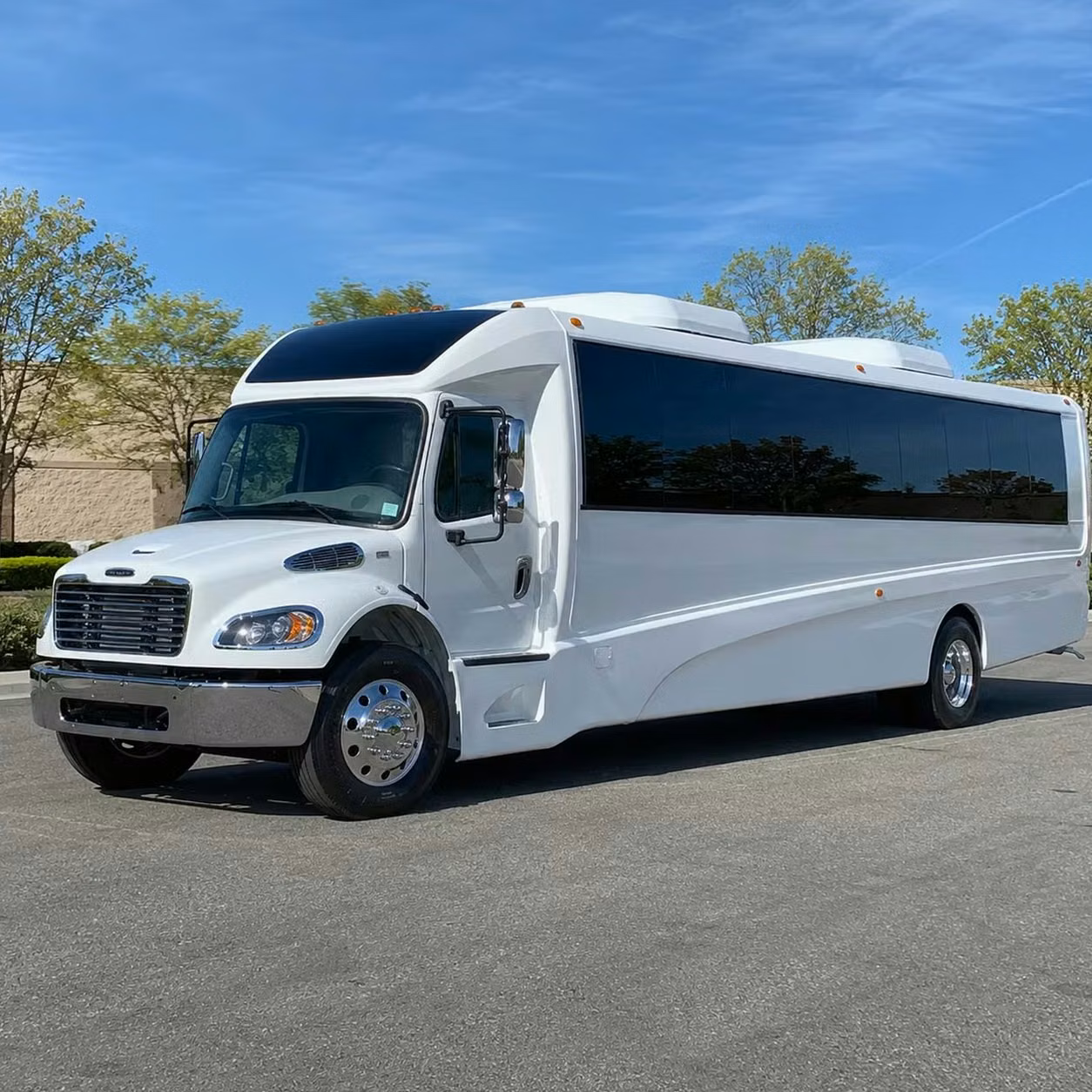 la porte 28 passenger minibus rental