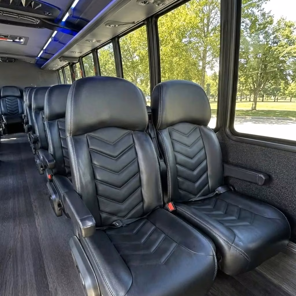 la porte 28 passenger minibus seating