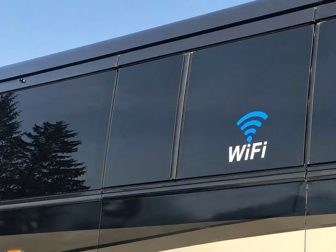 la porte 30 passenger minibus wifi