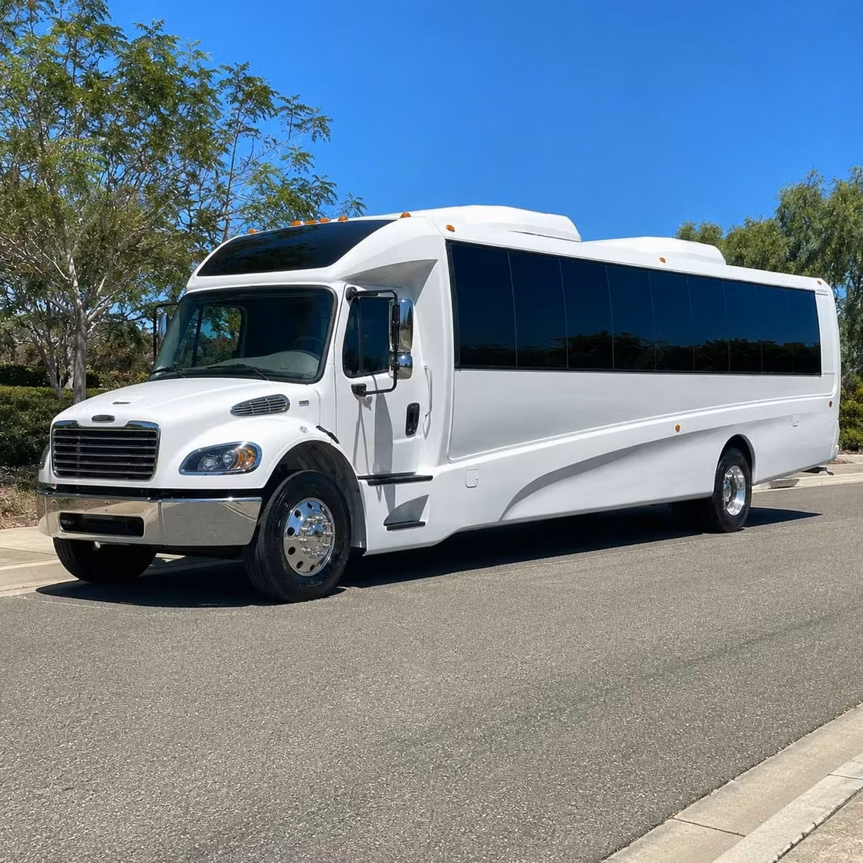 la porte 35 passenger minibus rental