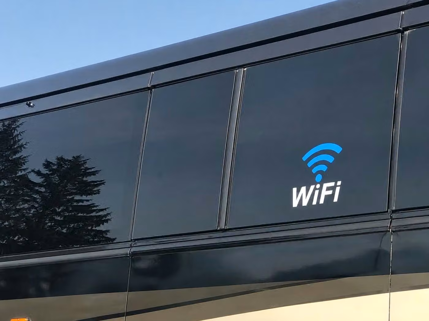 la porte 56 passenger charter bus wifi
