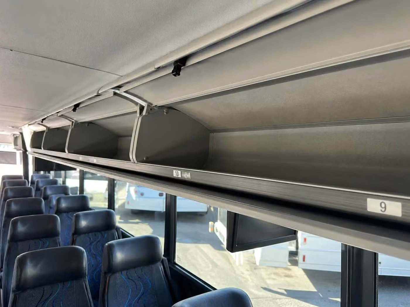 la porte charter bus overhead storage