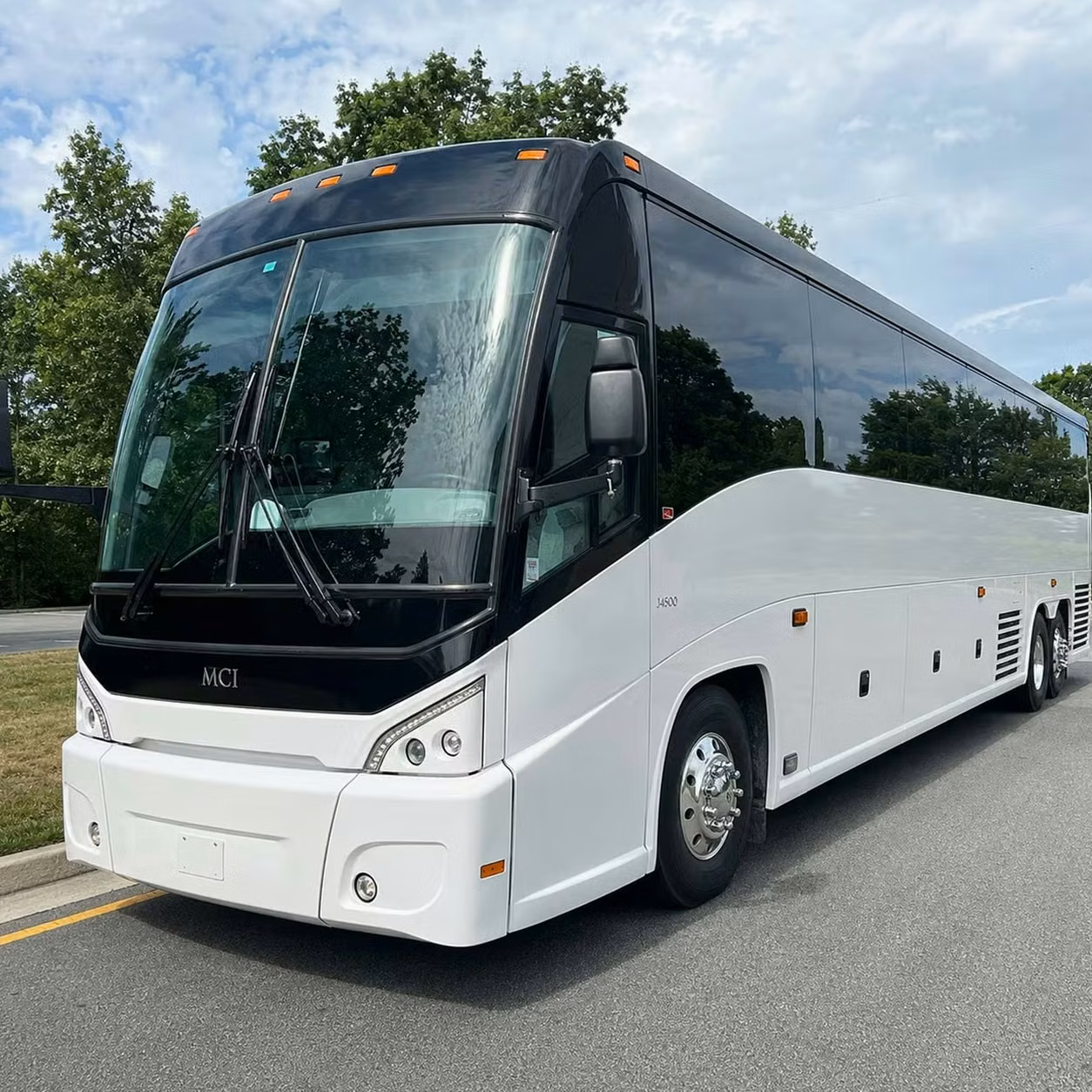 la porte concert buses loaded with bluetooth sound led lights and onboard bars