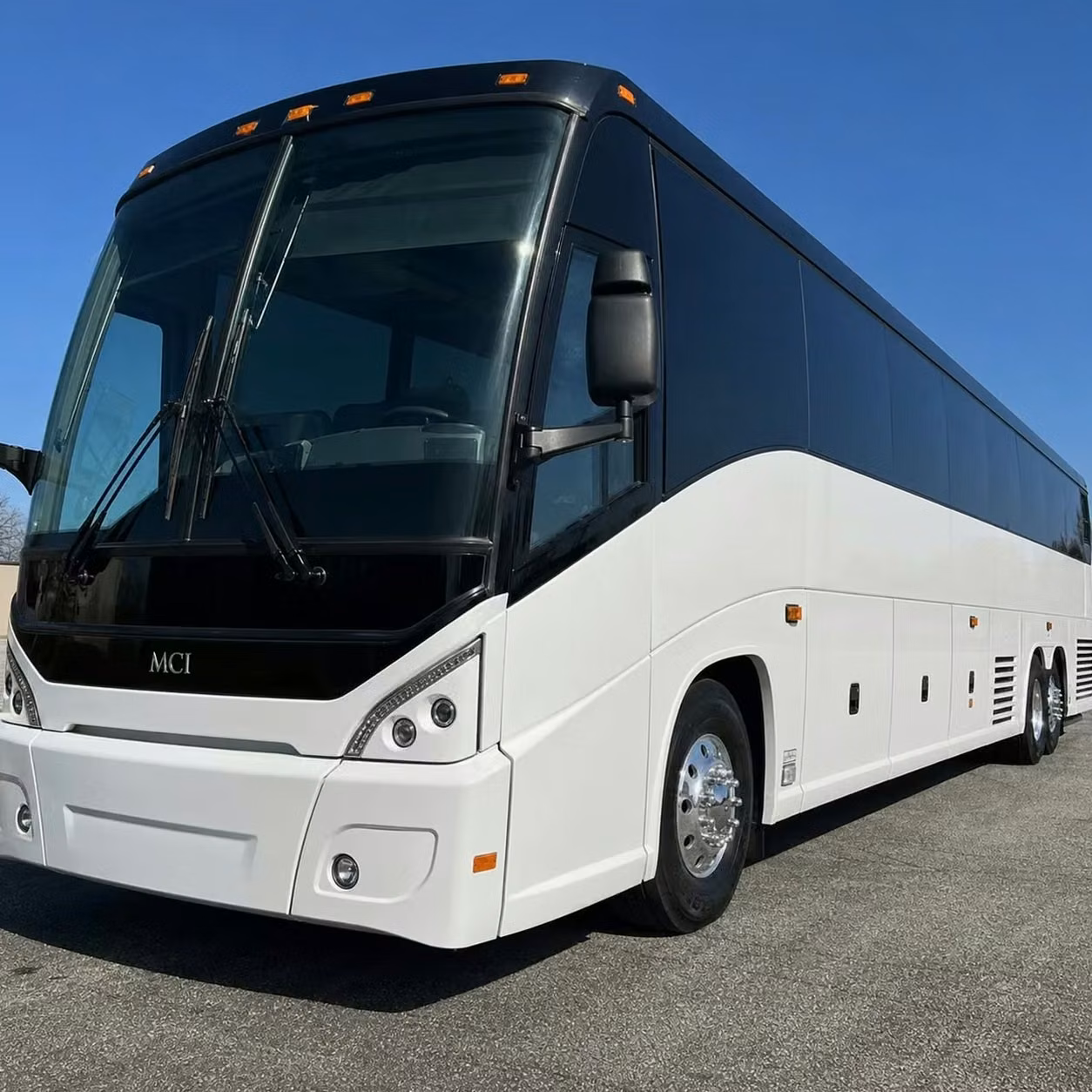 la porte customizable shuttle bus rentals for airport employees
