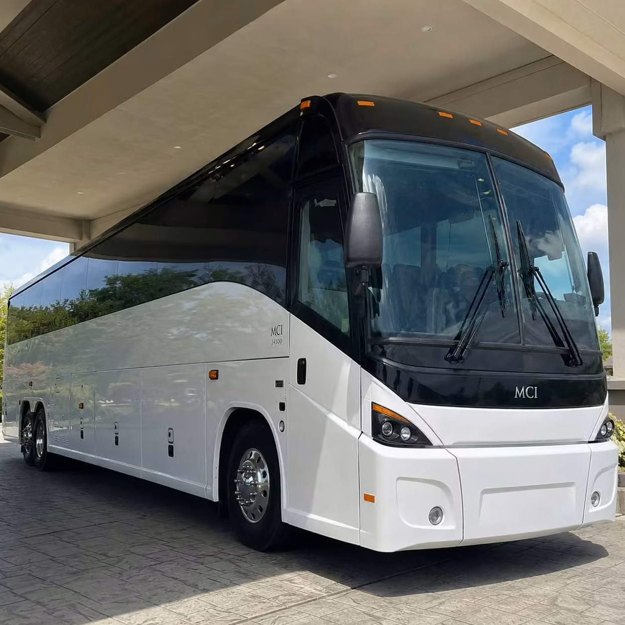 la porte discreet private shuttles for generals and visiting vips