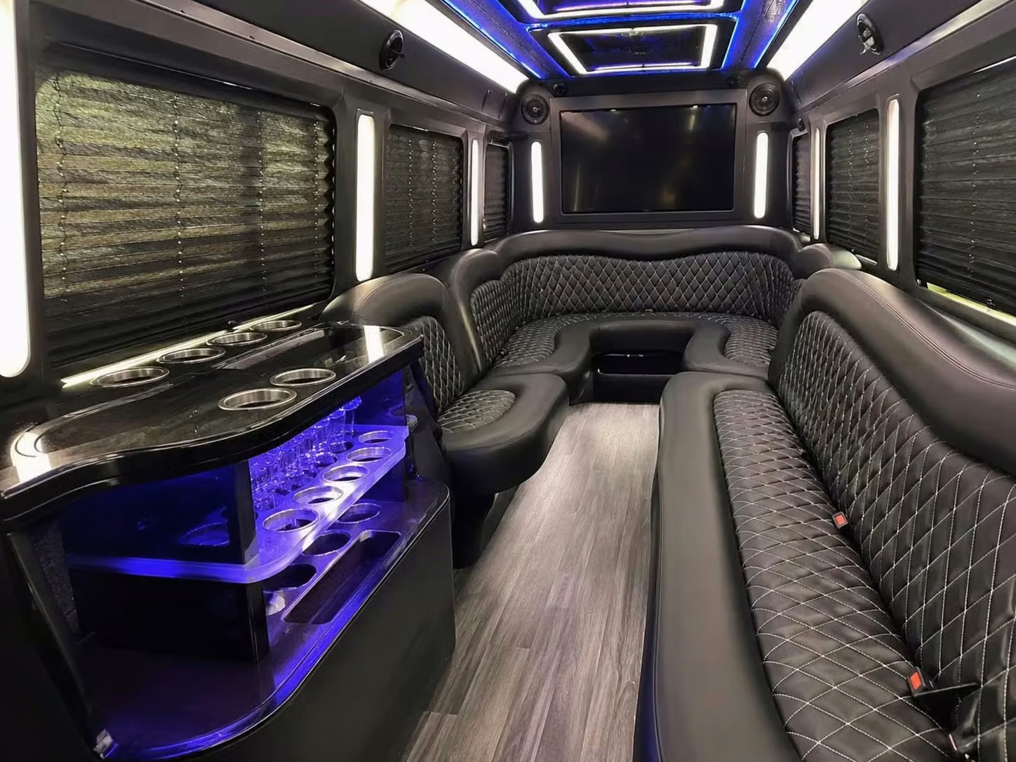 la porte party bus bar area